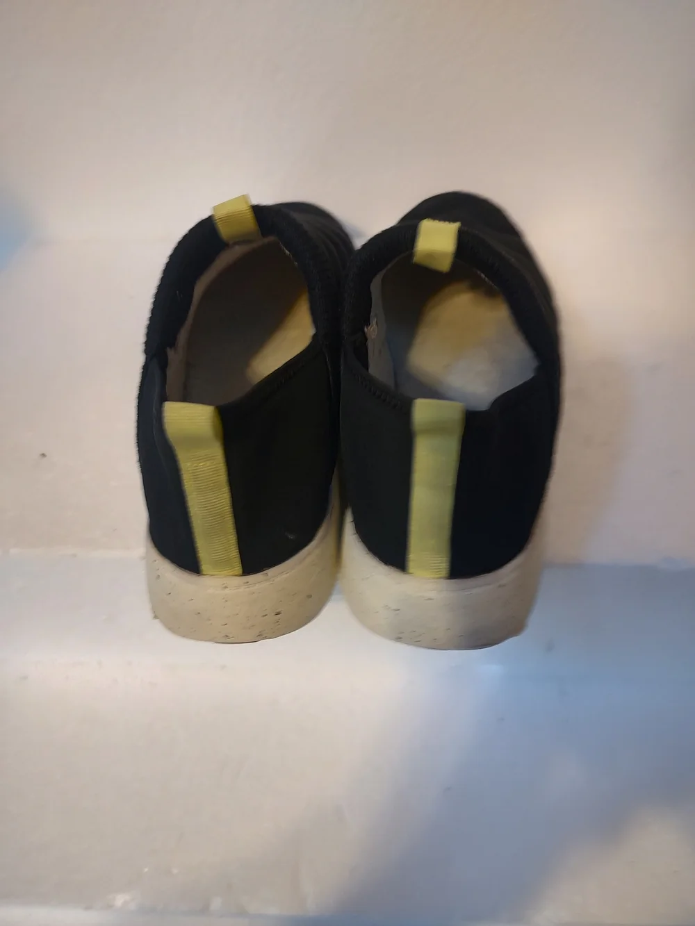 Black Quilted Slip-On Sneakers with Lime Pull Tabs Dr Scholl's Us 10 Uk 7